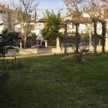 Casa Centro 9-10 Personas Parking 3 Coches Holiday home Granada